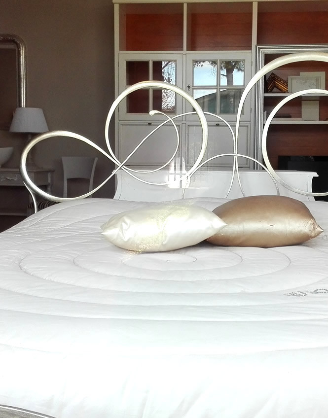 table Letto matrimoniale in ferro battuto con pediera