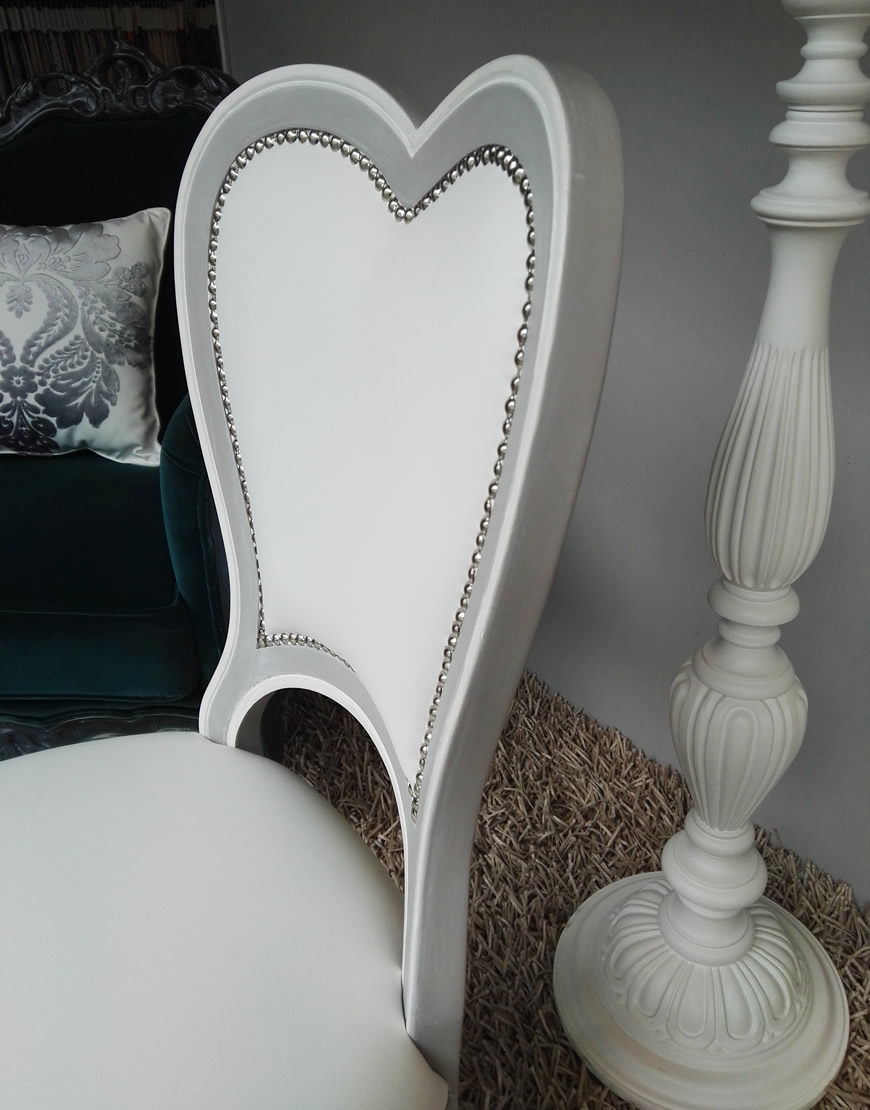 Sedia cuore in legno Sedia cuore in legno