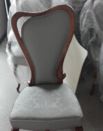 Sedia sagomata in legno