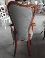 Sedia sagomata in legno