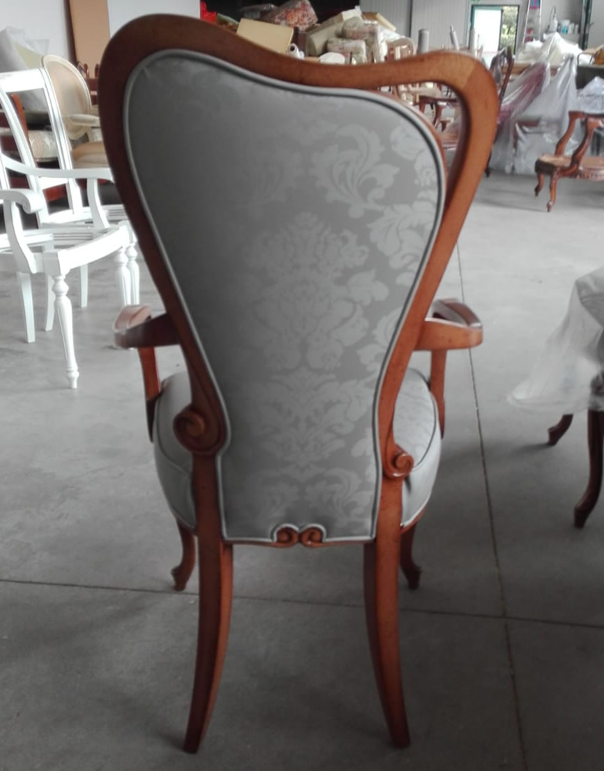 Sedia sagomata in legno Sedia sagomata in legno
