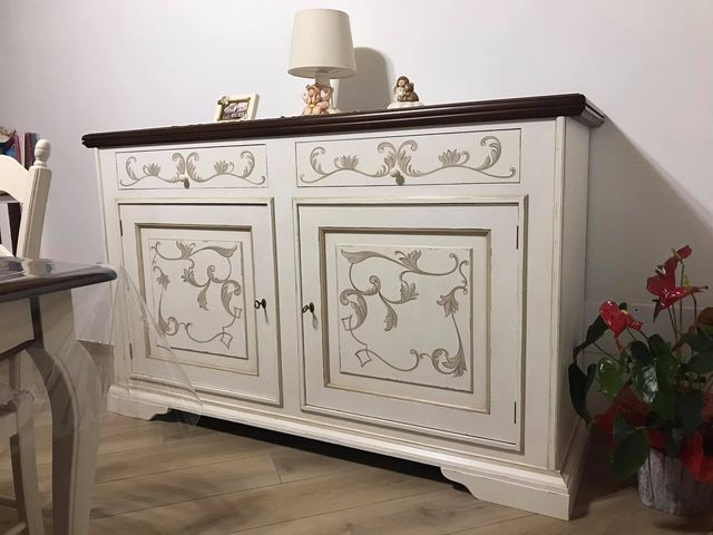 Credenza dipinta 2 ante e 2 cassetti Credenza dipinta 2 ante e 2 cassetti