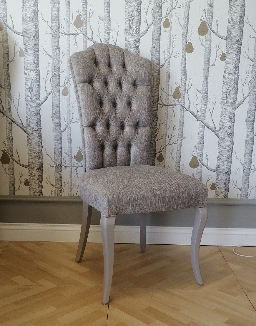 table Sedia schienale capitonnè gambe sciabola laccate
