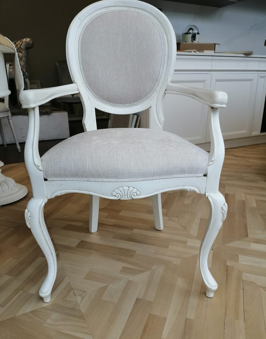 table Capotavola imbottita con intaglio Vespri