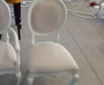 Sedia imbottita con schienale ovale