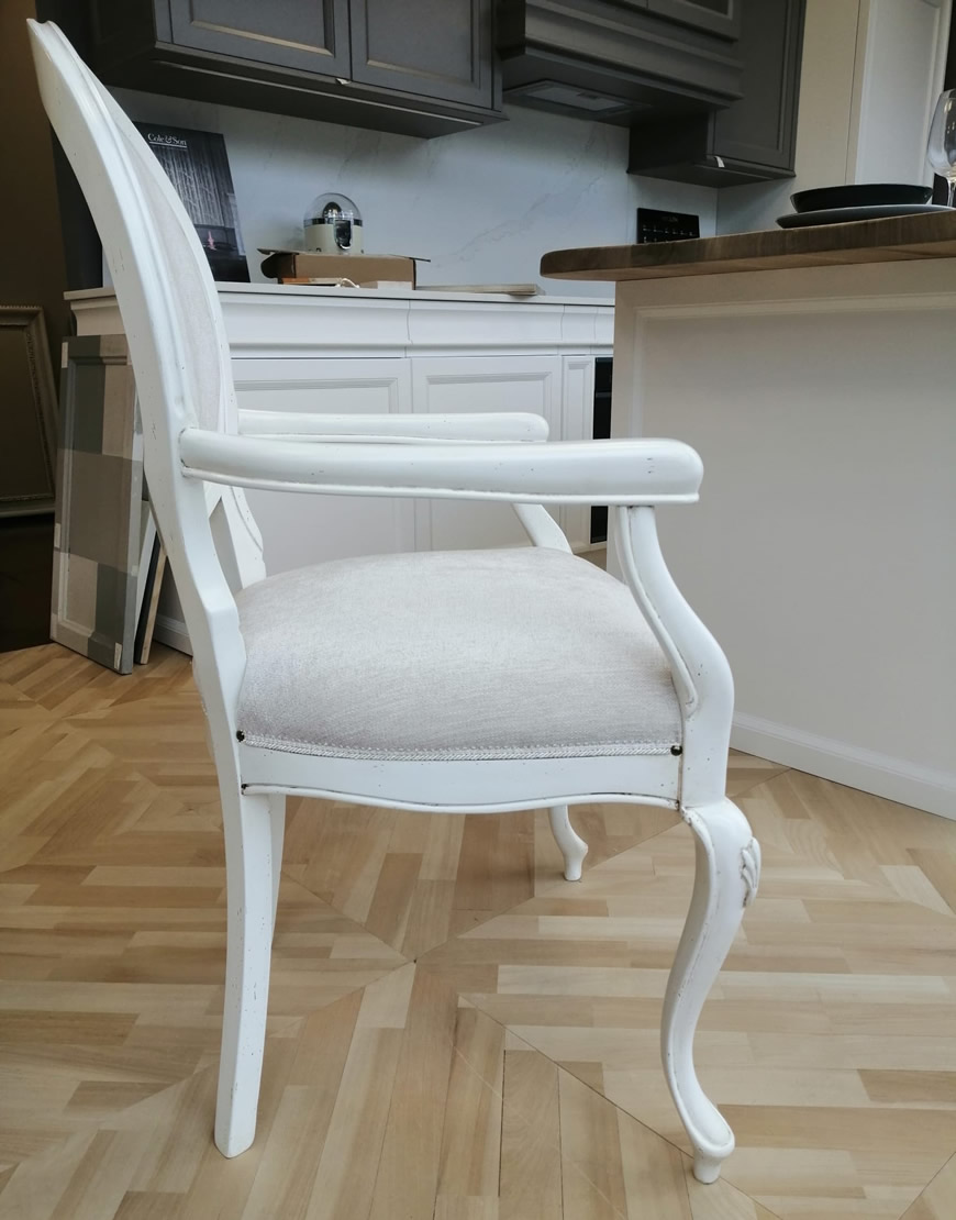 Capotavola imbottita con intaglio Vespri Capotavola imbottita con intaglio Vespri