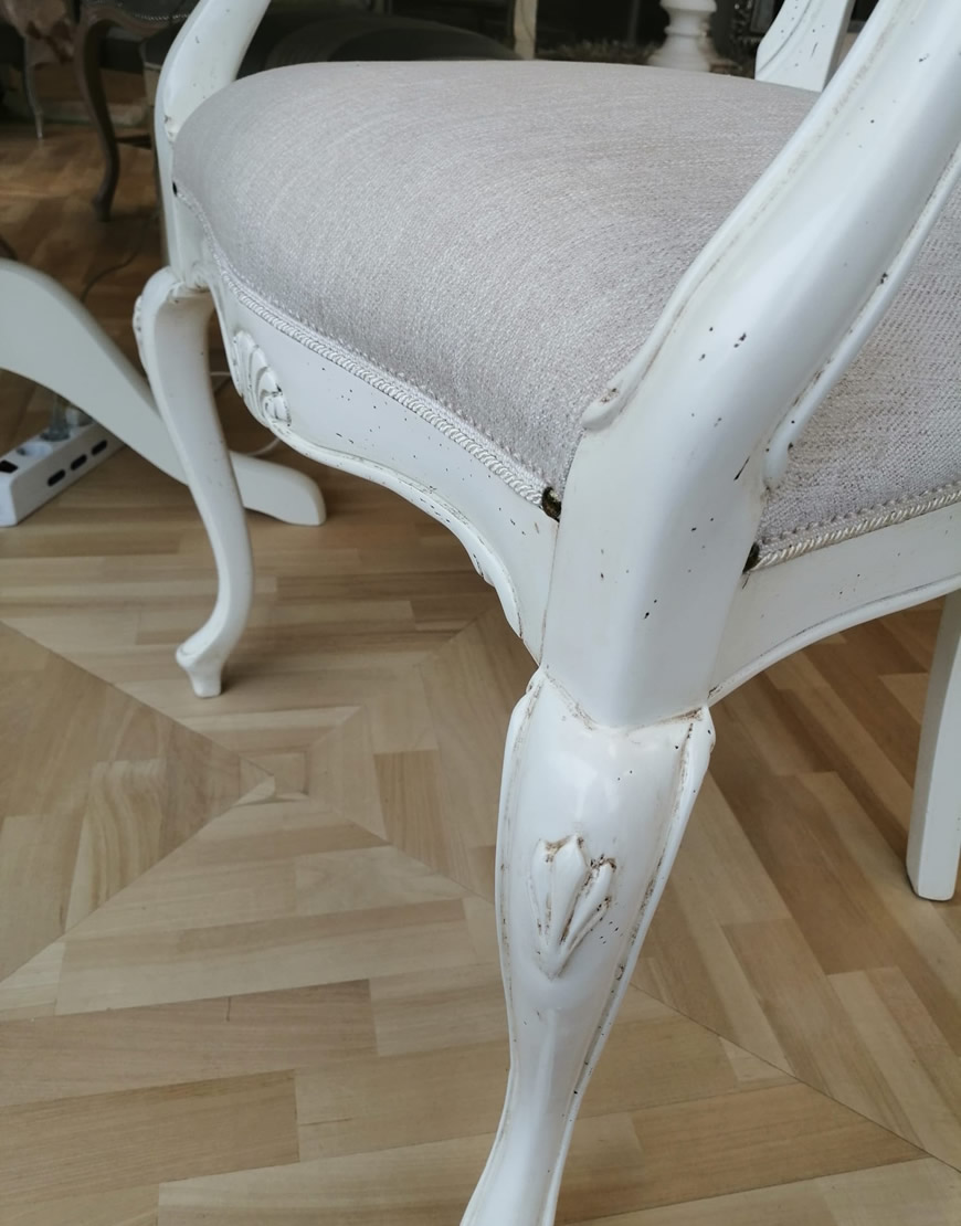 Capotavola imbottita con intaglio Vespri Capotavola imbottita con intaglio Vespri