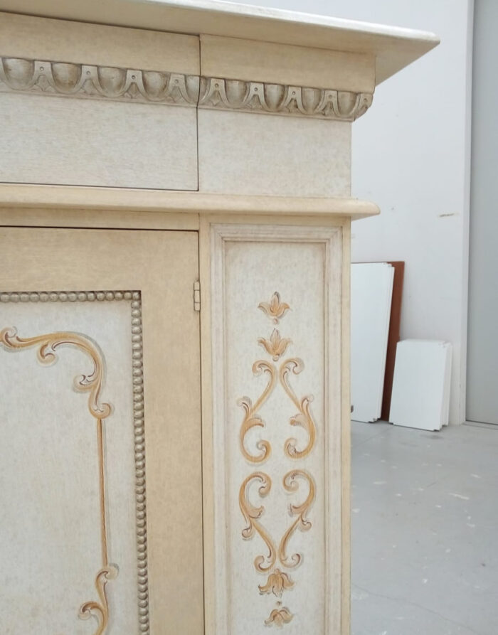 Credenzone dipinto
