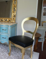 Sedia in legno in foglia oro