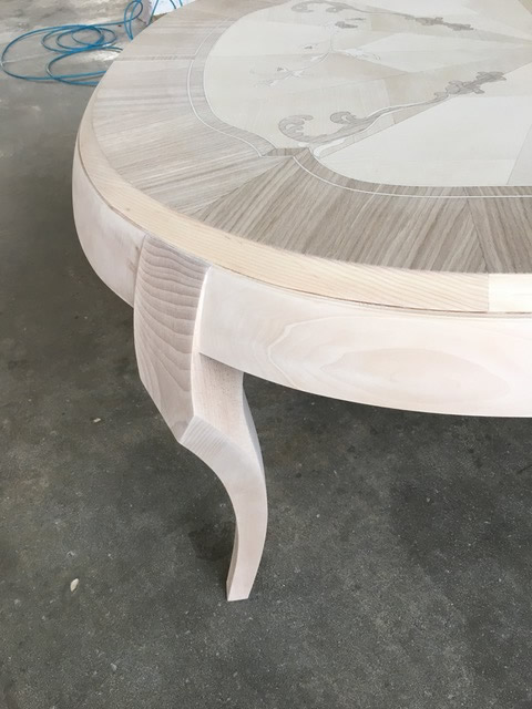 Tavolo ovale intarsiato contemporaneo Tavolo ovale intarsiato contemporaneo