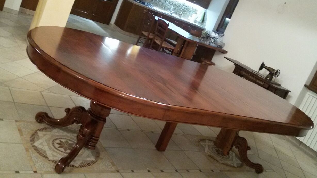 Tavolo tondo allungabile in Noce Tavolo tondo allungabile in Noce