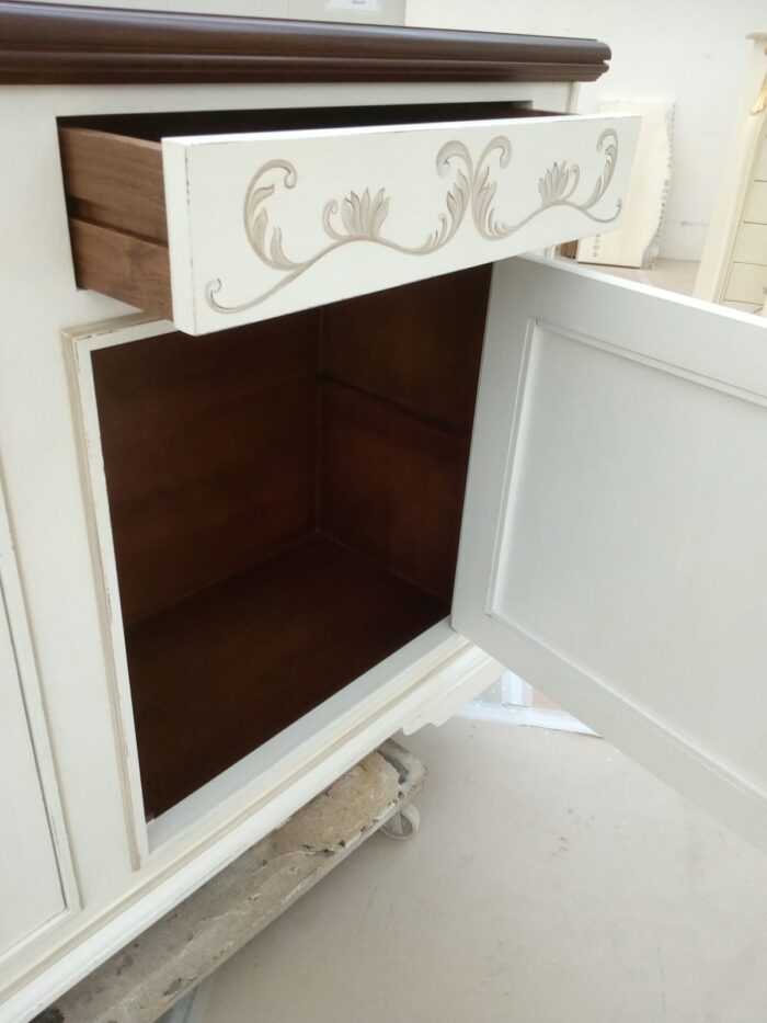 Credenza dipinta 2 ante e 2 cassetti