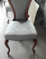 Sedia sagomata in legno