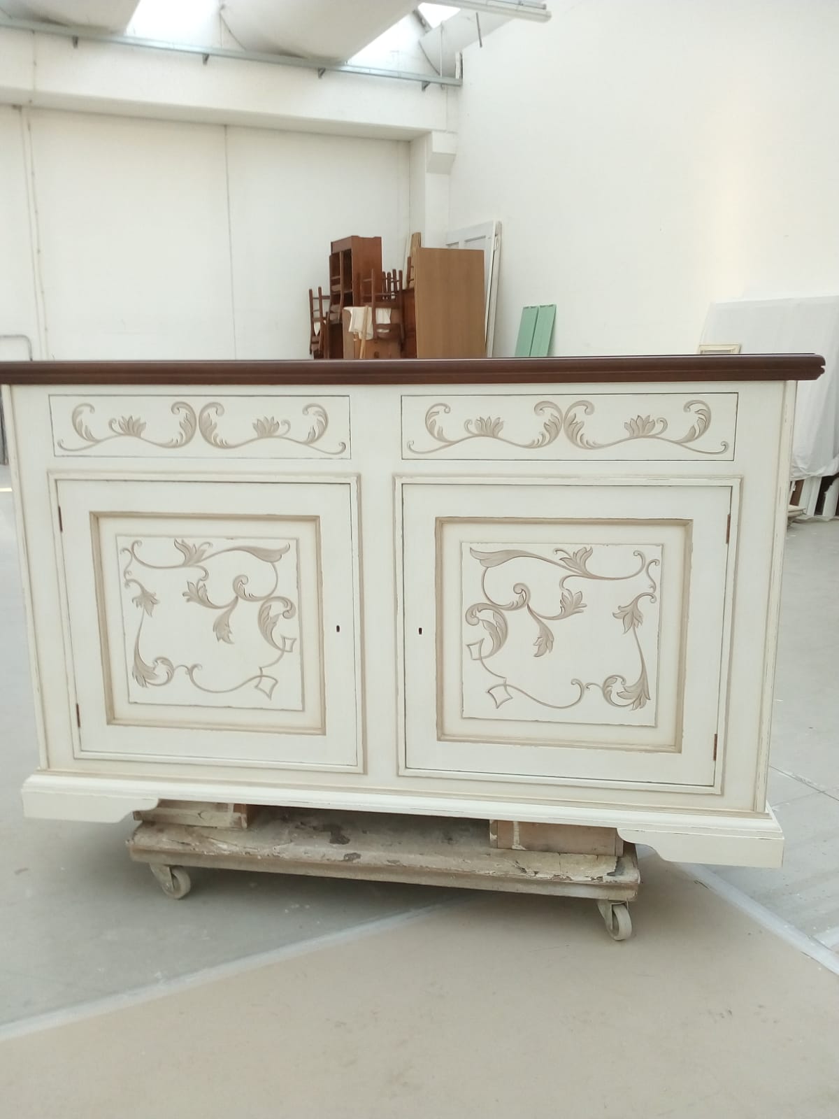 Credenza dipinta 2 ante e 2 cassetti Credenza dipinta 2 ante e 2 cassetti