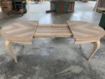 Tavolo ovale Boston con piano intarsiato in noce spinapesce  160x110