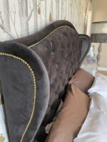 Letto matrimoniale con alette effetto bergere in capitonne'