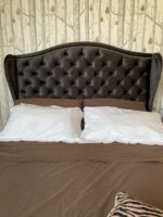 Letto matrimoniale con alette effetto bergere in capitonne'