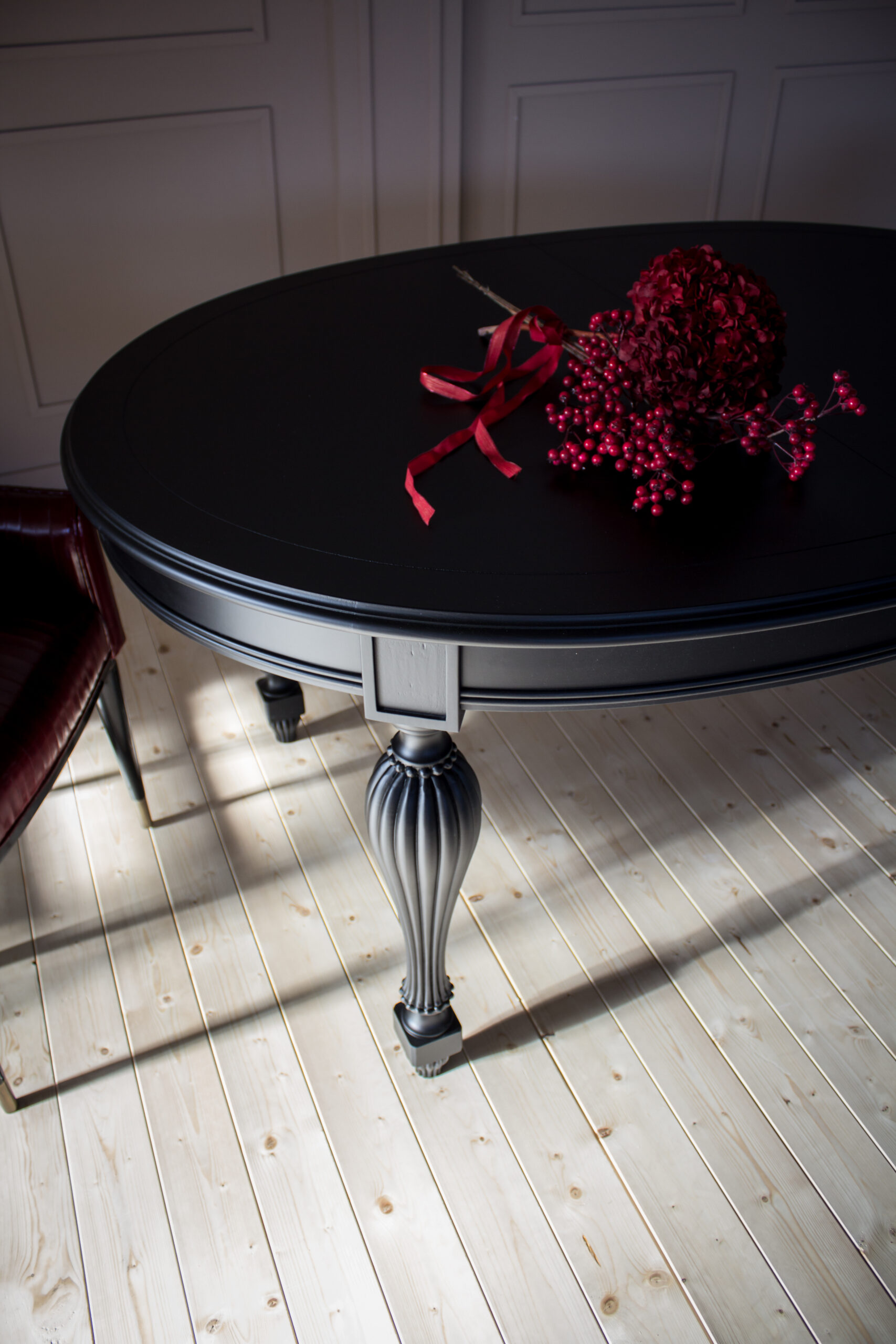 table Tavolo ovale allungabile  gambe tornite intagliate nero lavagna