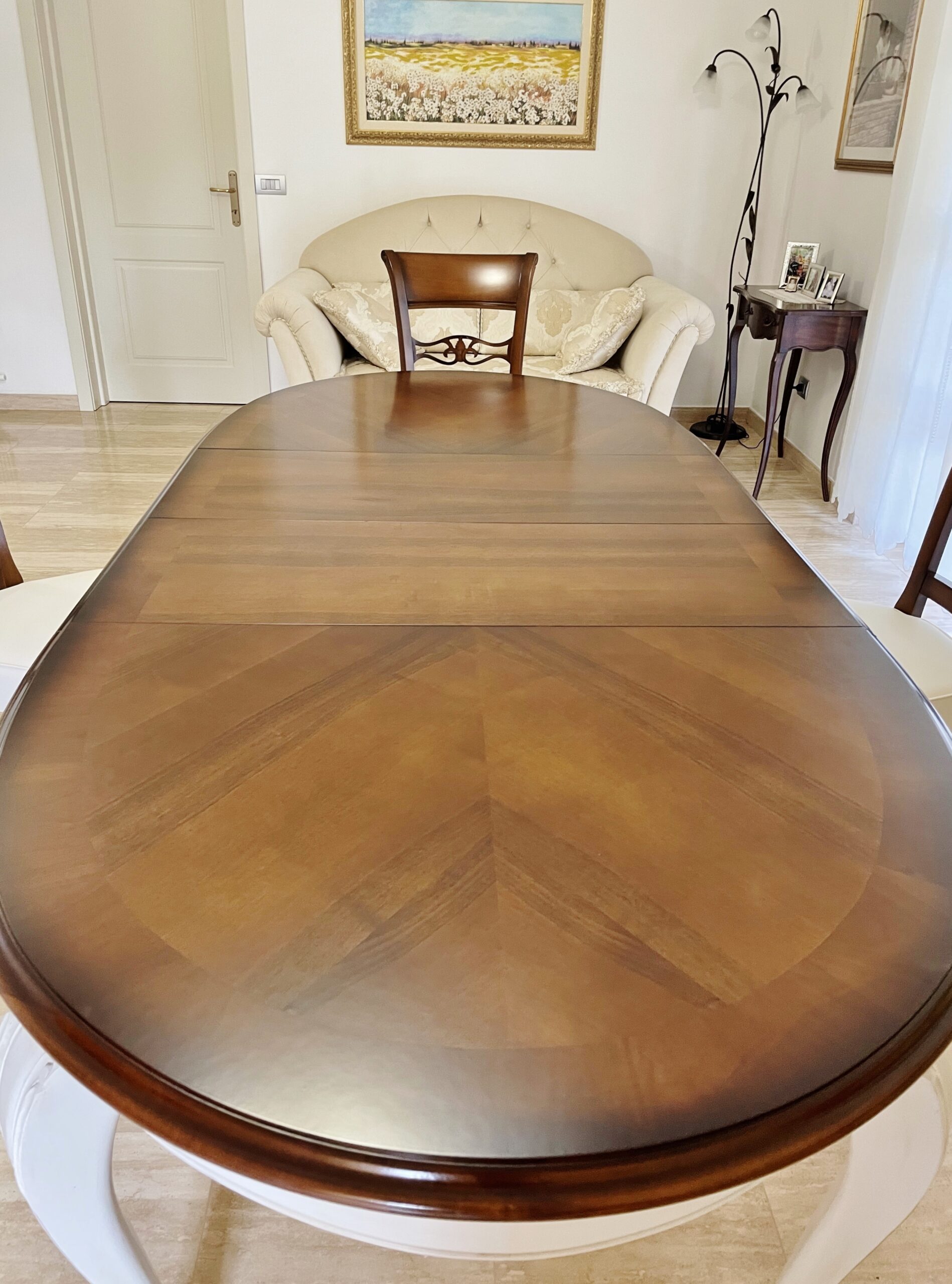 Tavolo ovale Boston con piano intarsiato in noce spinapesce  160x110 Tavolo ovale Boston con piano intarsiato in noce spinapesce  160x110