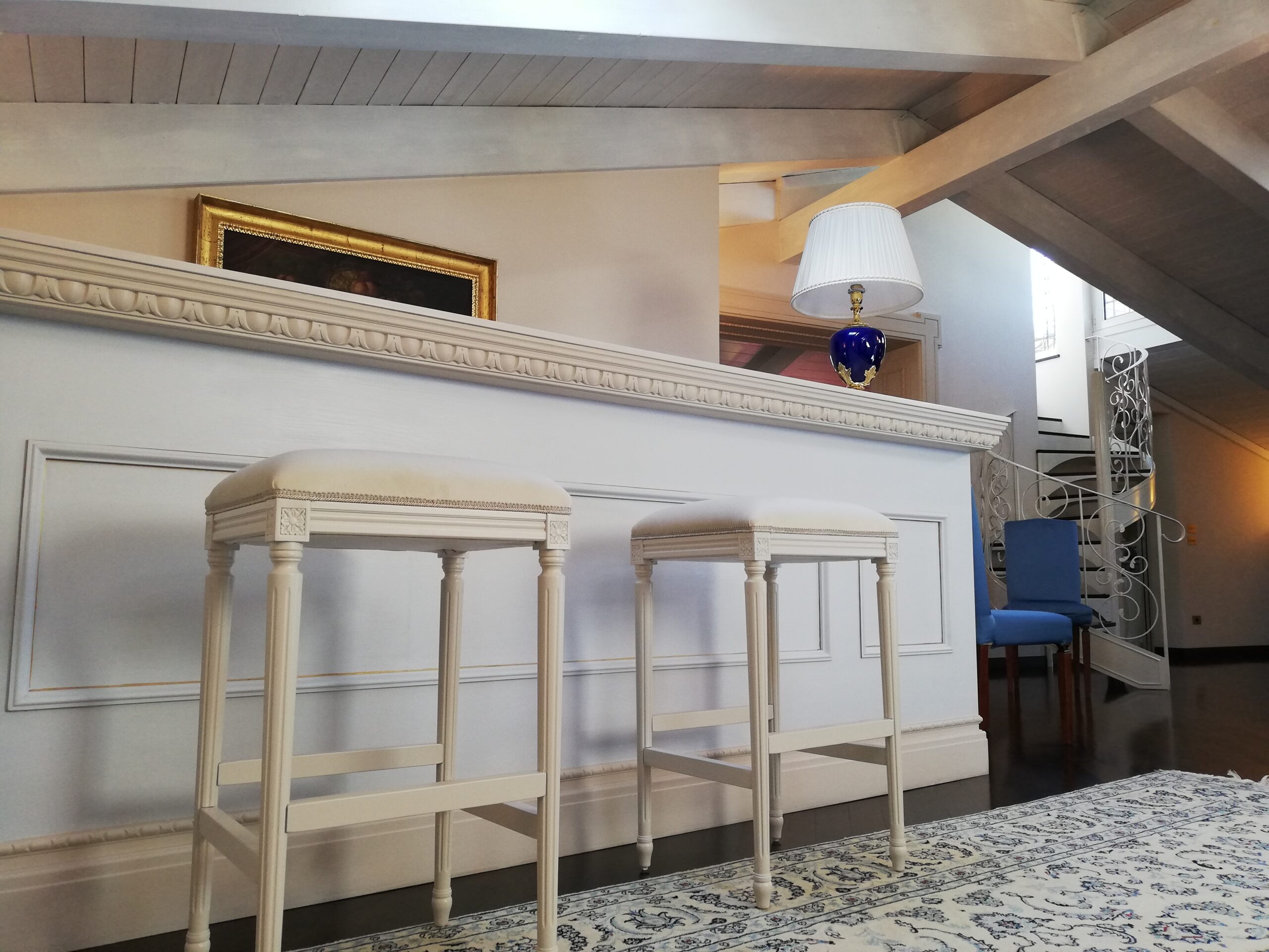Sgabello rettangolare in legno seduta imbottita  Luigi XVI h.80 Sgabello rettangolare in legno seduta imbottita  Luigi XVI h.80