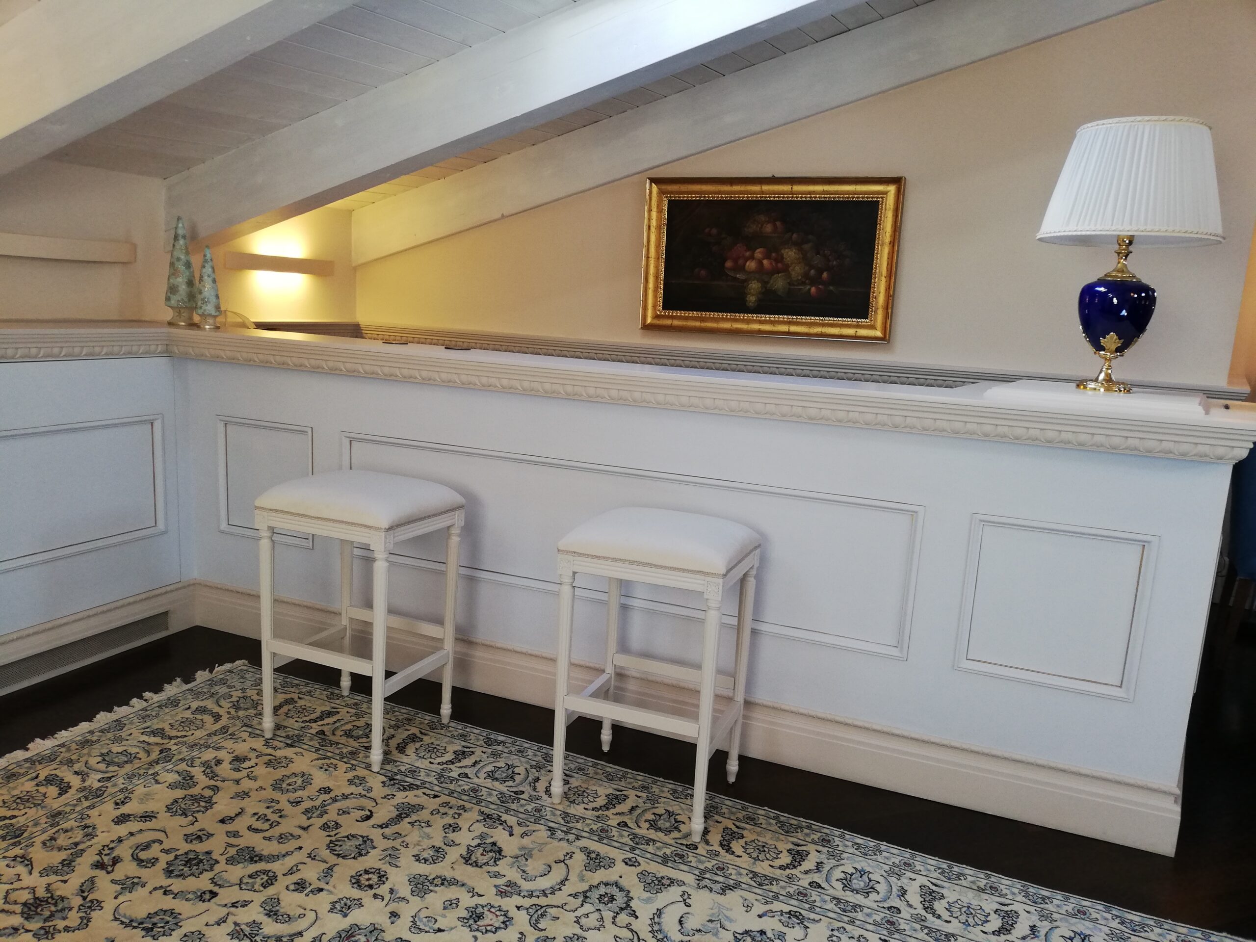 Sgabello rettangolare in legno seduta imbottita  Luigi XVI h.80 Sgabello rettangolare in legno seduta imbottita  Luigi XVI h.80