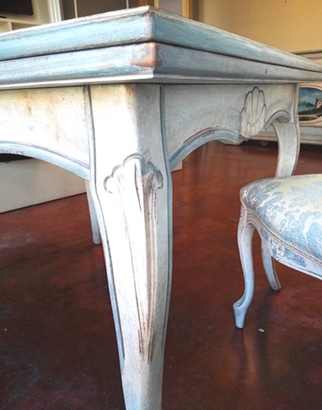 table Tavolo a libro intagliato
