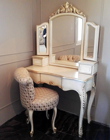 table Consolle trucco intagliata con spiecchiera