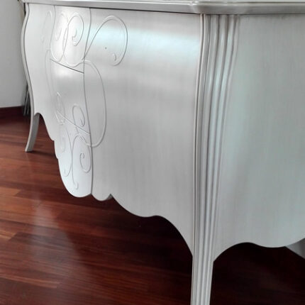 Credenza due ante e tre cassetti