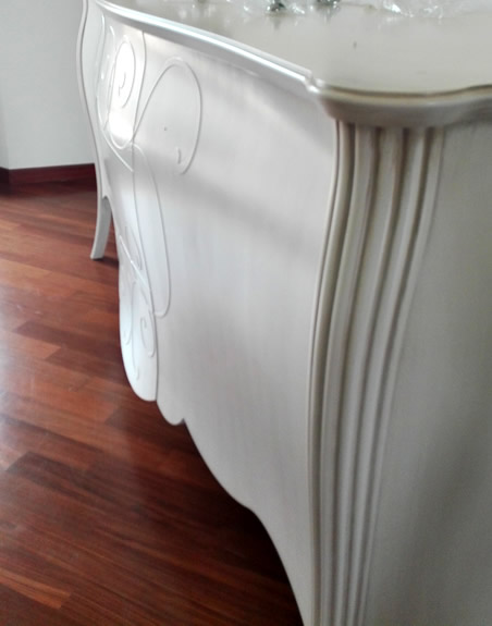Credenza due ante e tre cassetti Credenza due ante e tre cassetti