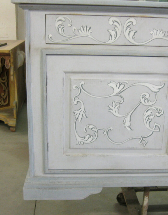 Credenza dipinta a mano