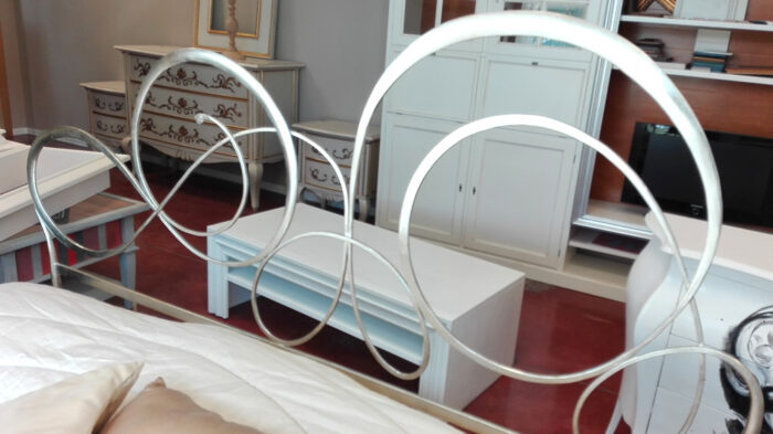 Letto matrimoniale in ferro battuto con pediera
