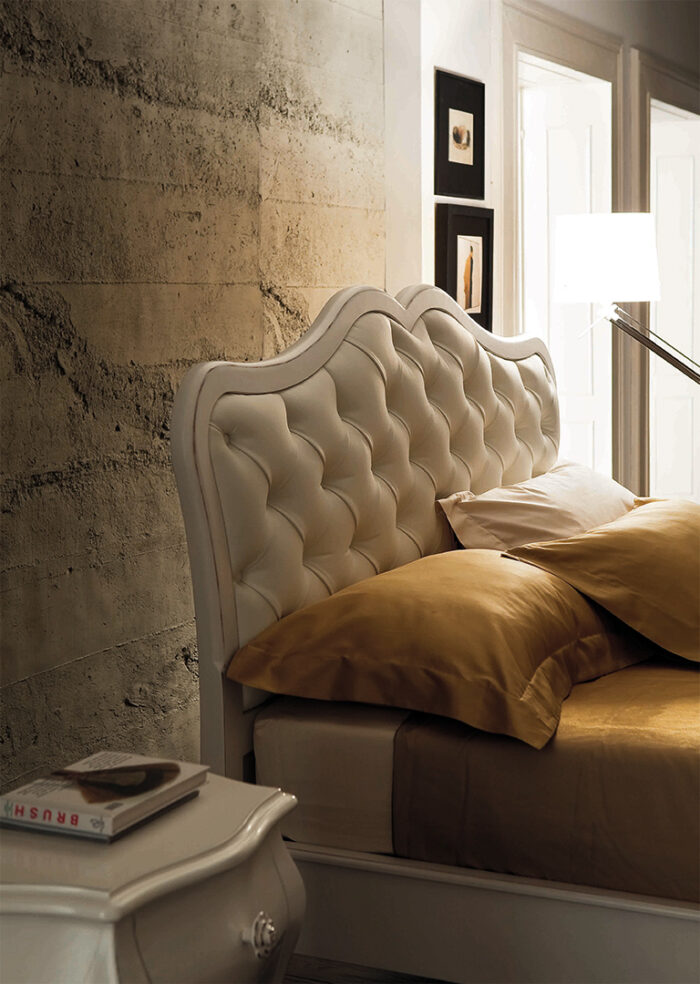Letto a cuore capitonnè