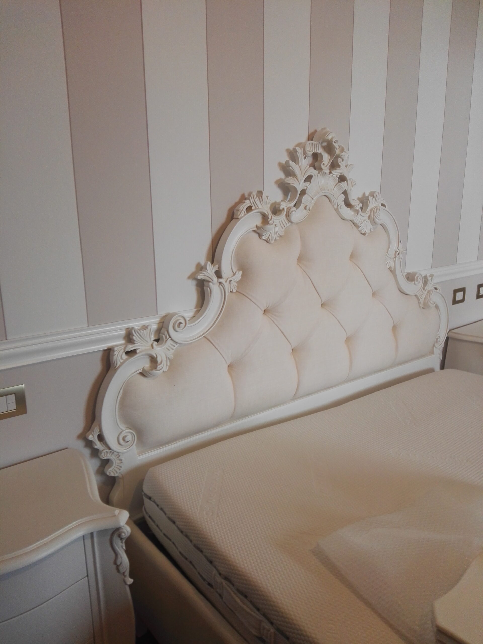 Letto Intagliato con contenitore e rete alzaletto Letto Intagliato con contenitore e rete alzaletto