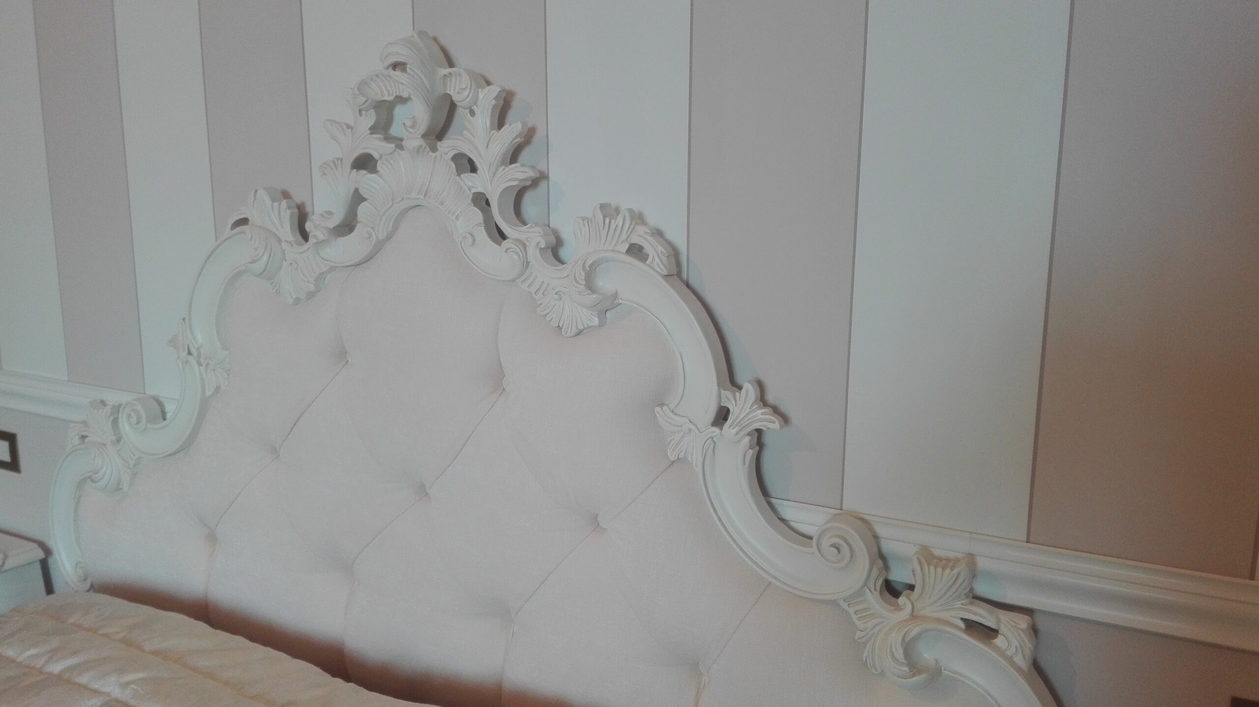 Letto Intagliato con contenitore e rete alzaletto Letto Intagliato con contenitore e rete alzaletto