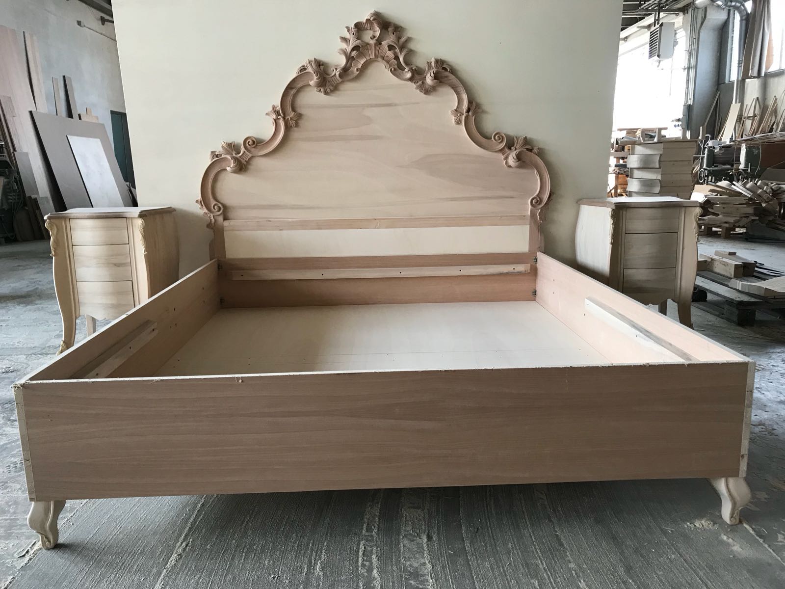 Letto Intagliato con contenitore e rete alzaletto Letto Intagliato con contenitore e rete alzaletto