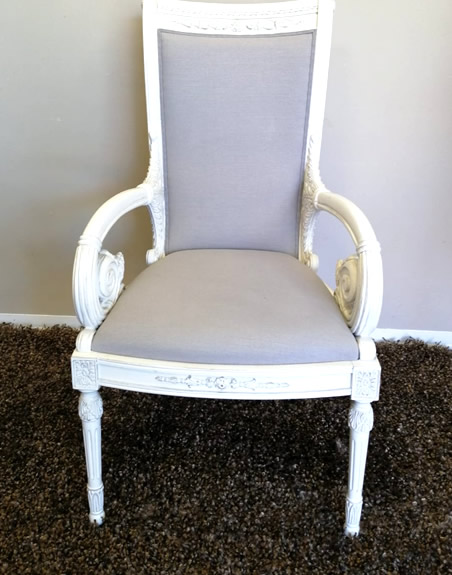 table Sedia poltrona con braccioli intagliati