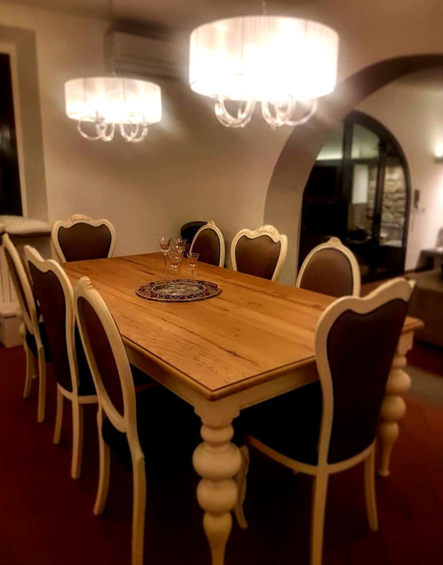 table Tavolo nodato rettangolare con gambe tornite
